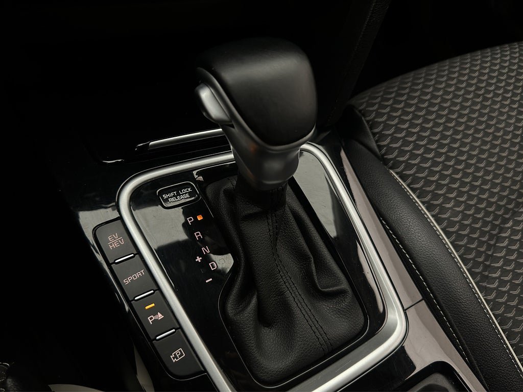 Vehicle Image 25