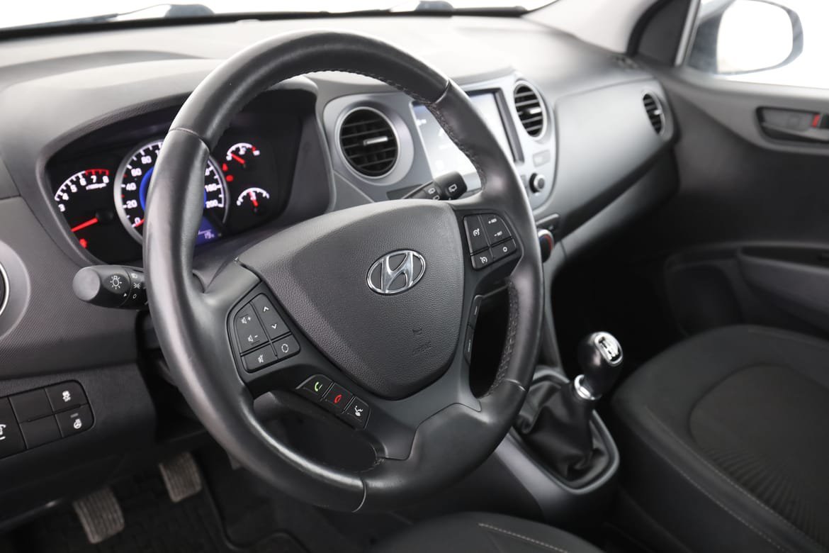 Vehicle Image 12