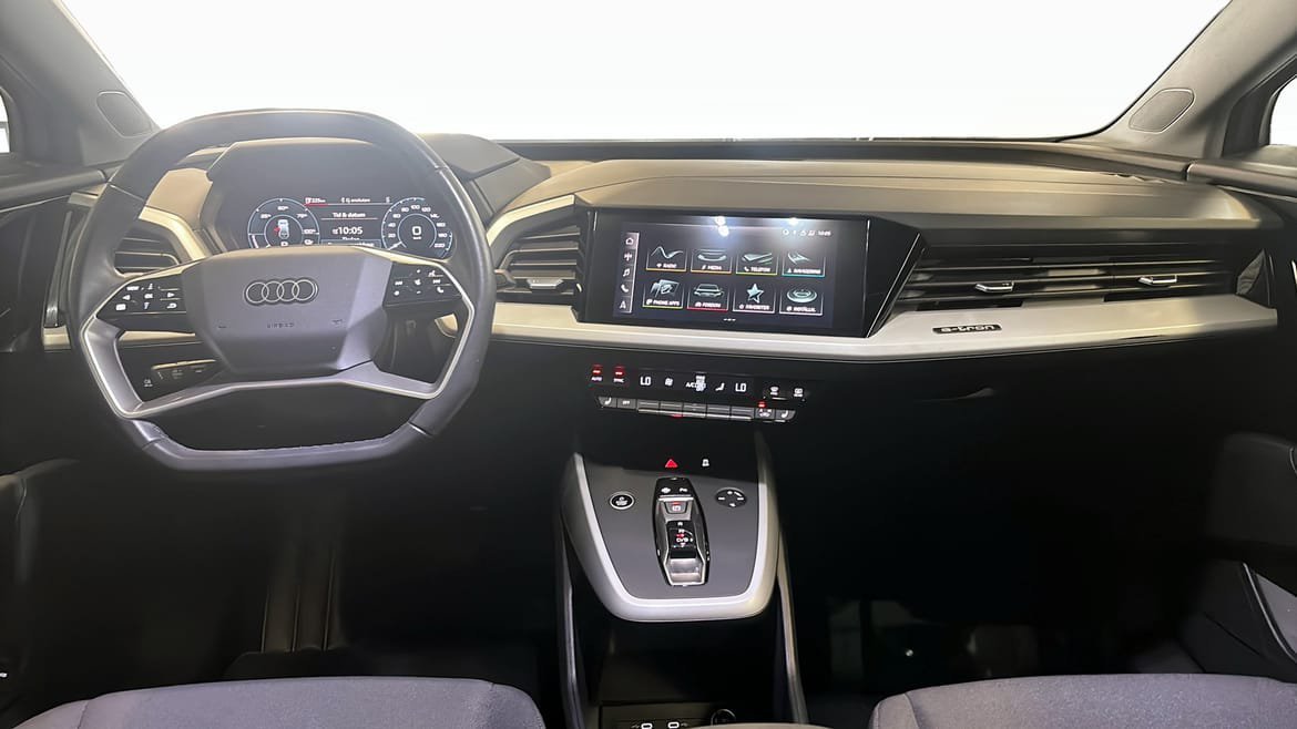 Vehicle Image 10