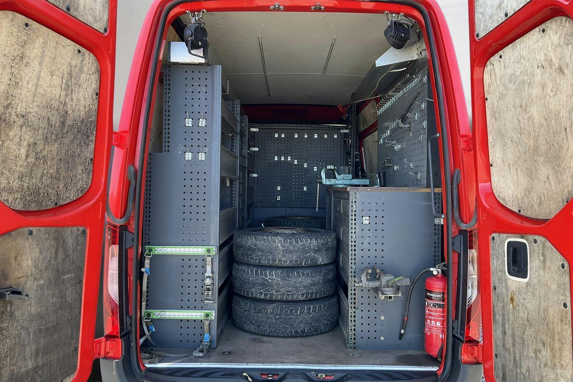 Vehicle Image 9