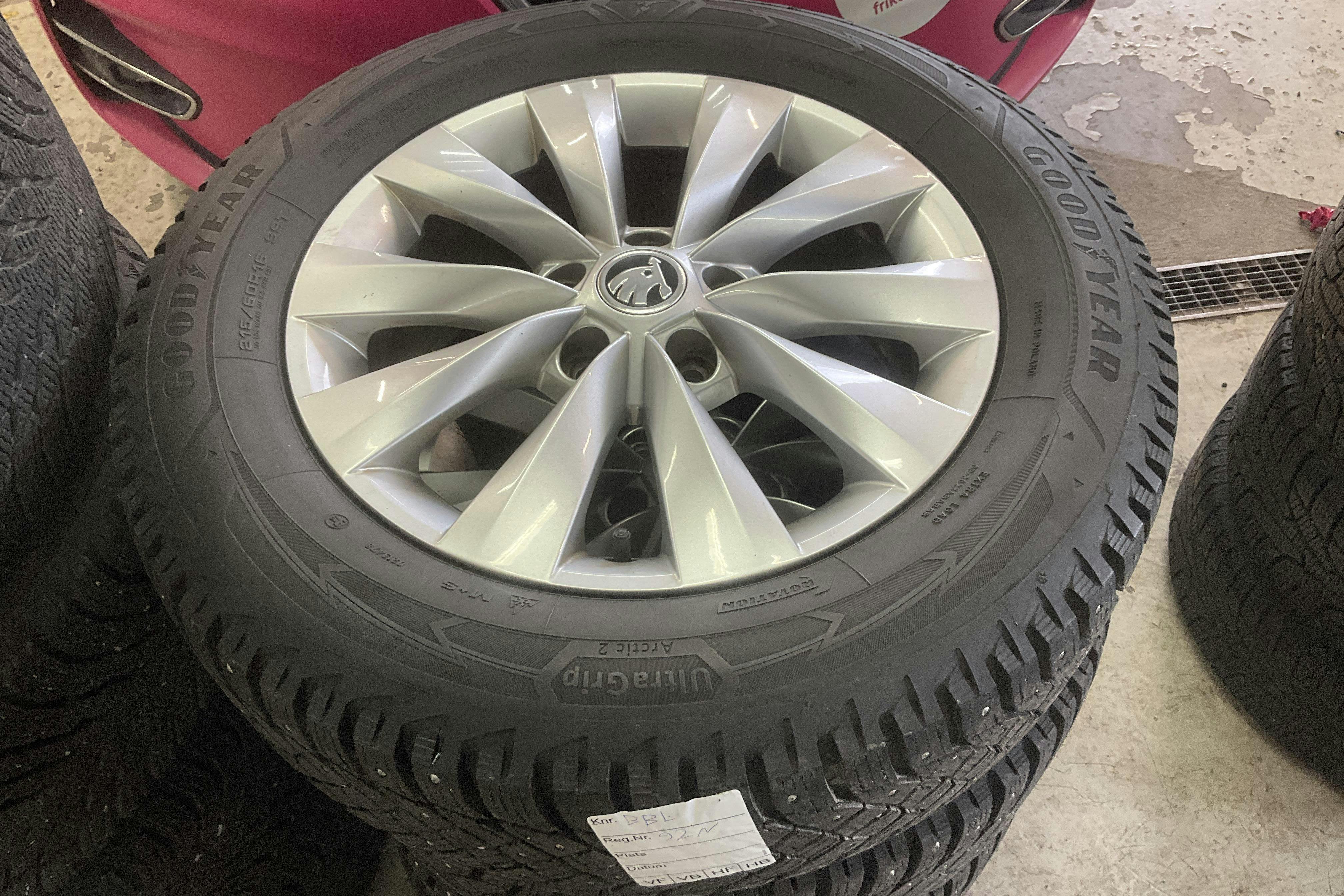 Vehicle Image 15