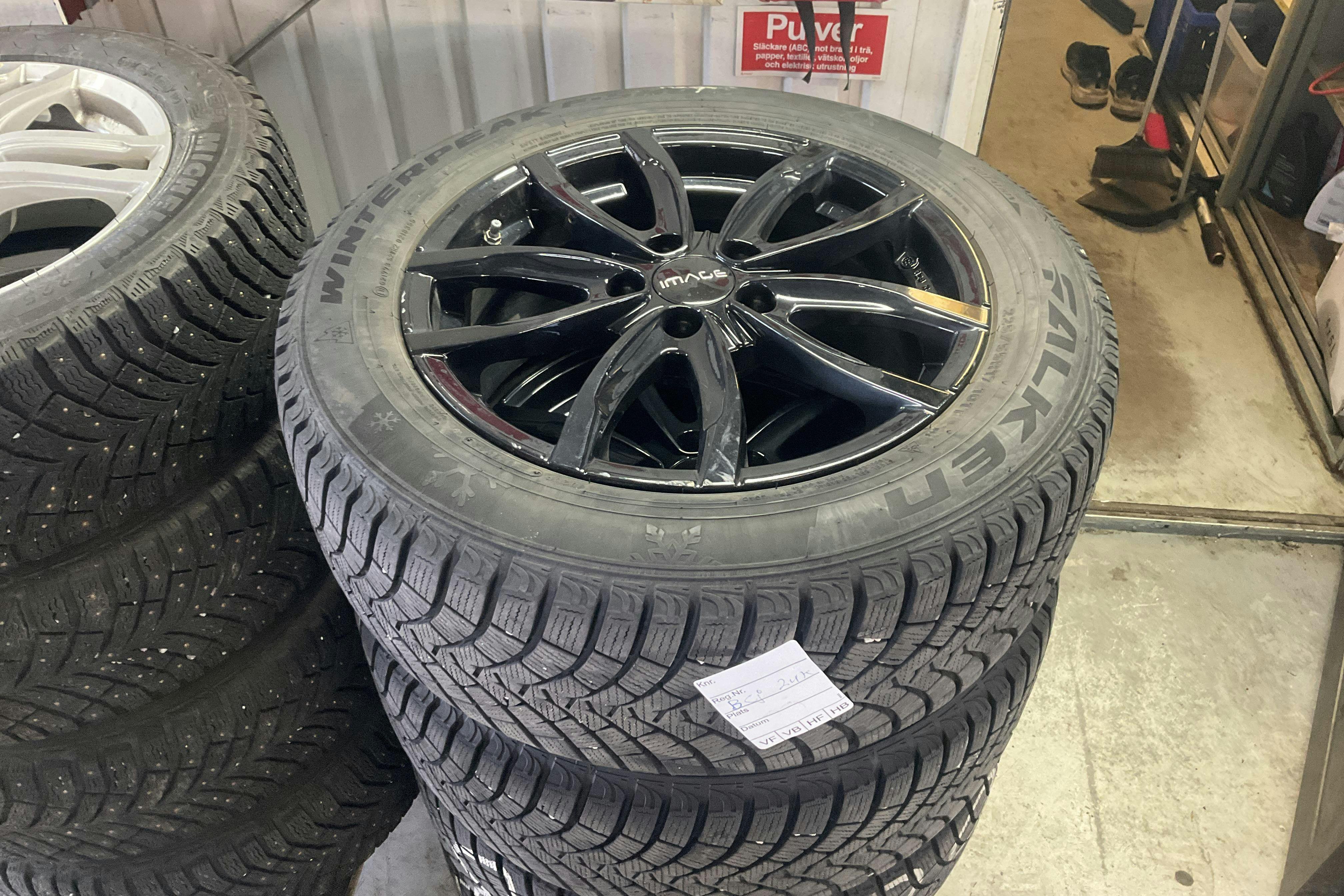 Vehicle Image 15