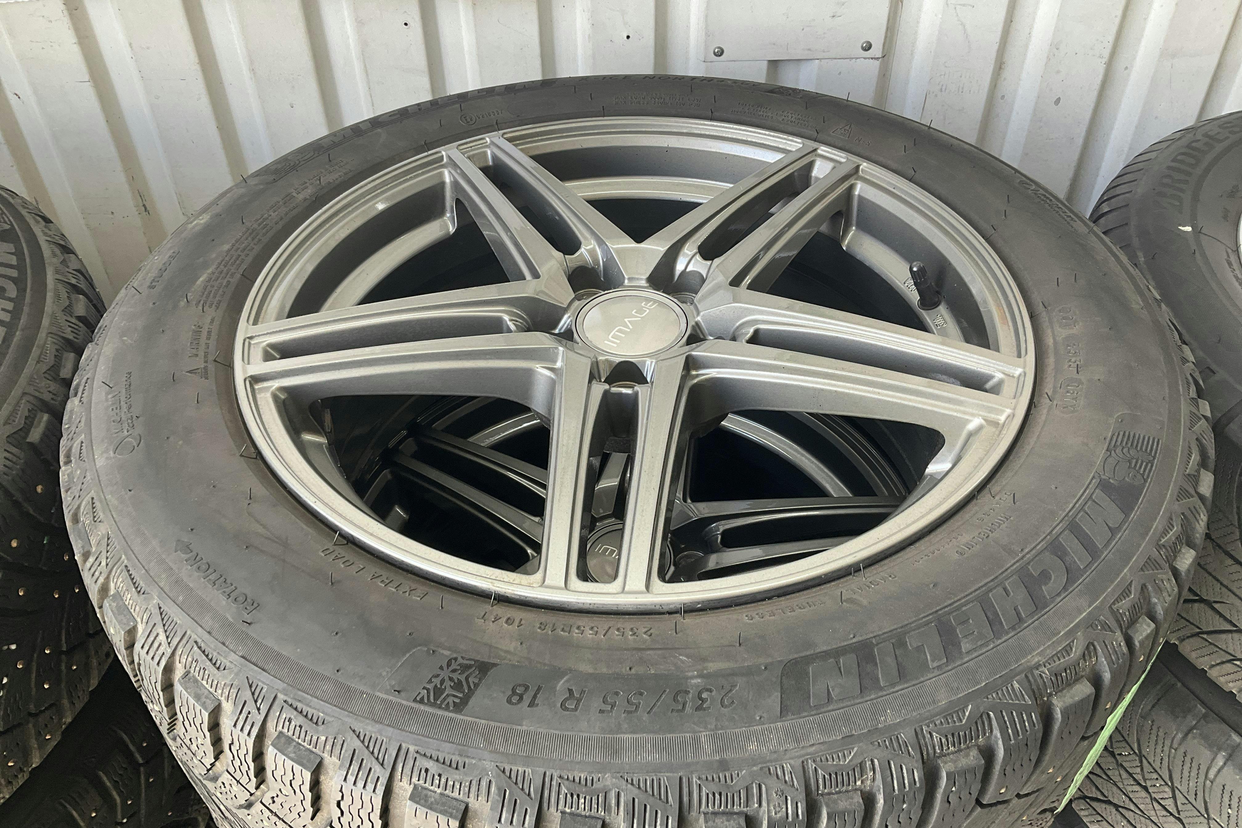 Vehicle Image 15