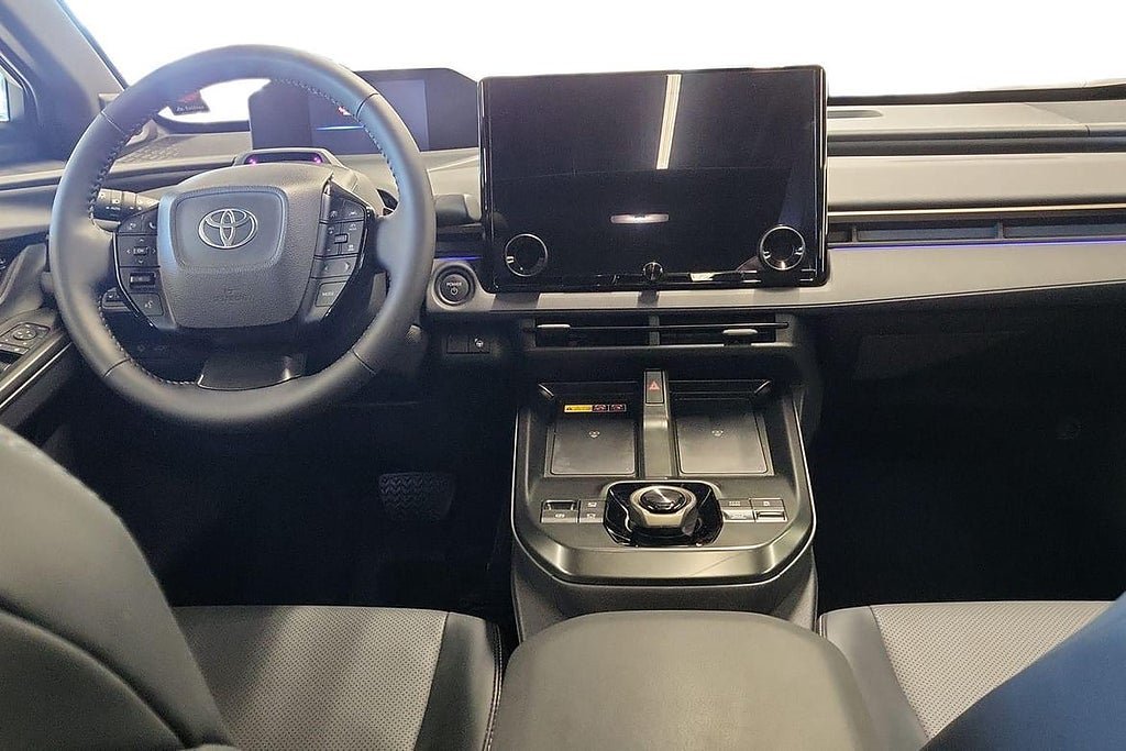 Vehicle Image 9