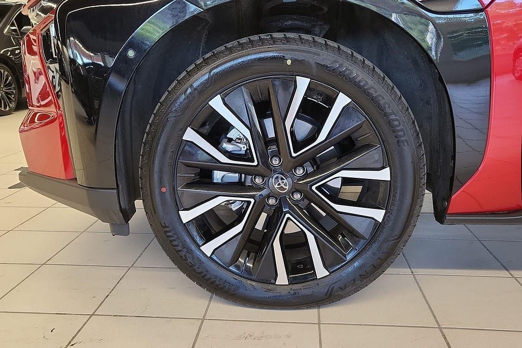 Vehicle Image 17