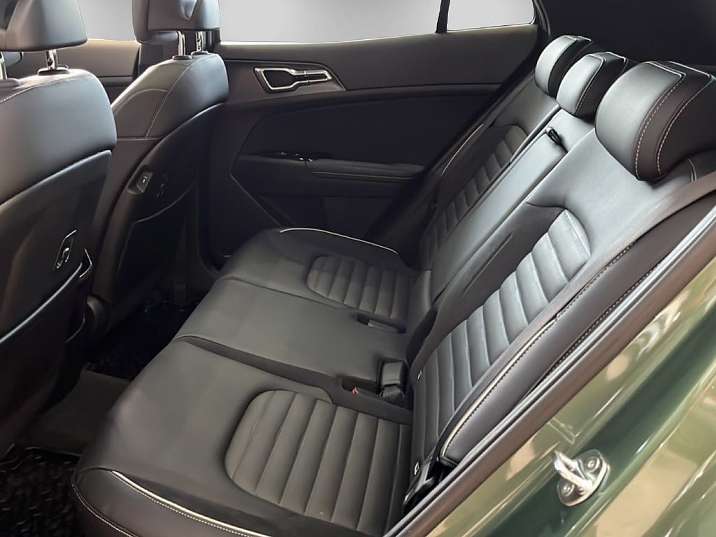 Vehicle Image 9