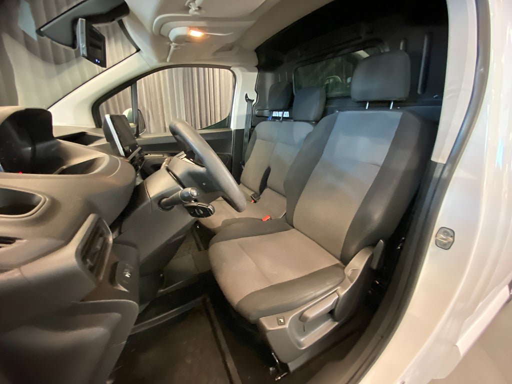 Vehicle Image 7
