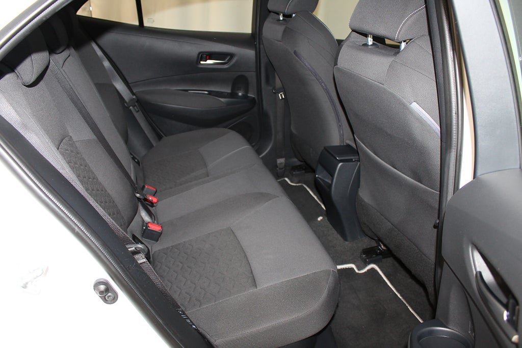 Vehicle Image 25
