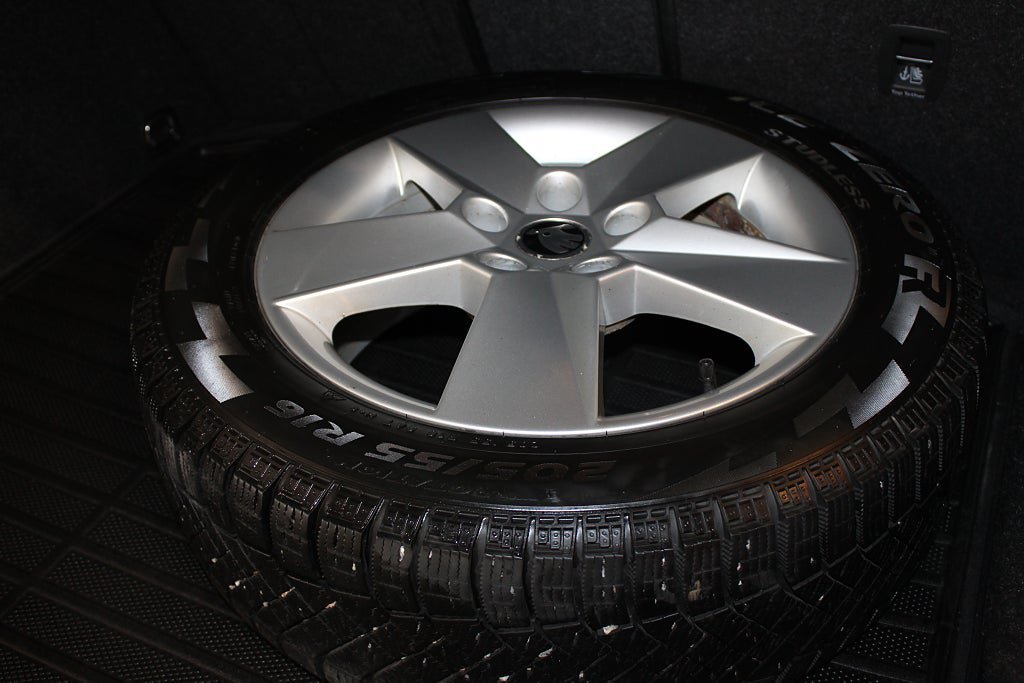 Vehicle Image 12