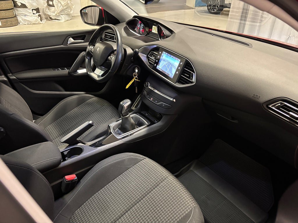 Vehicle Image 16