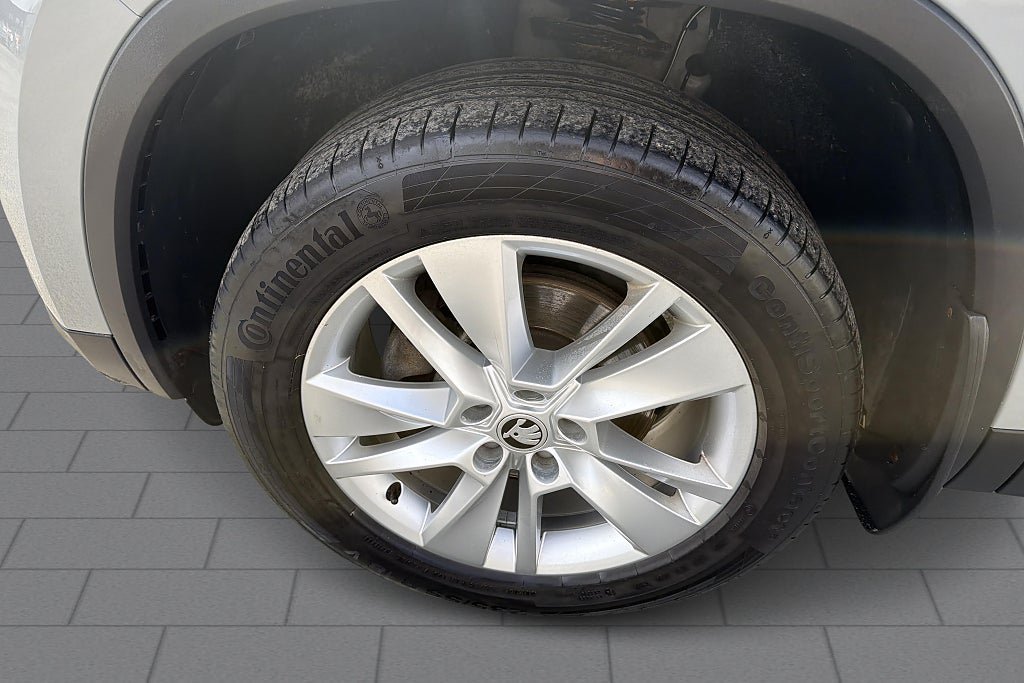 Vehicle Image 9