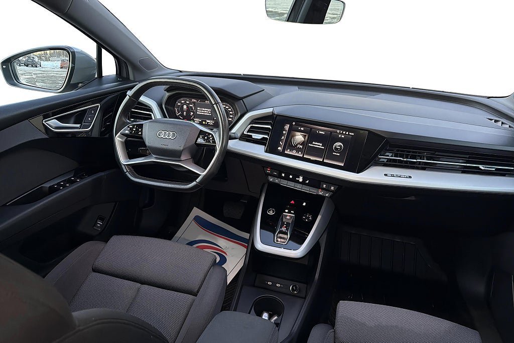 Vehicle Image 12