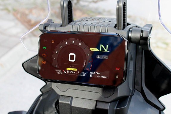 Vehicle Image 9
