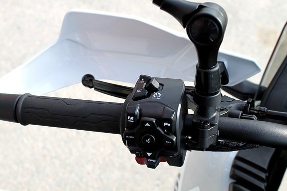 Vehicle Image 12