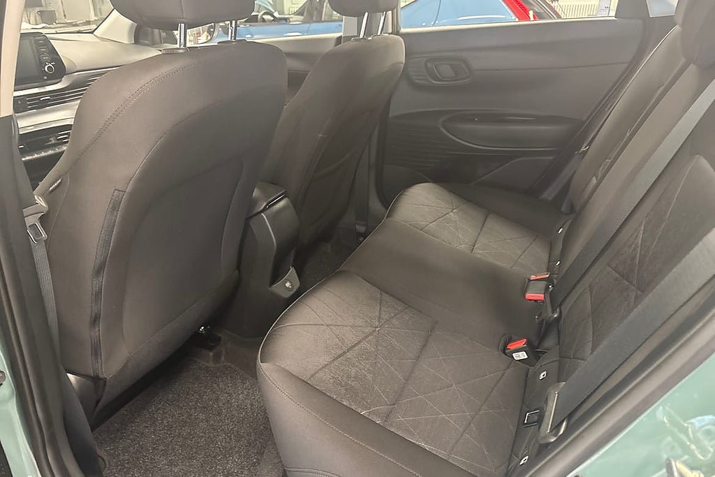 Vehicle Image 12