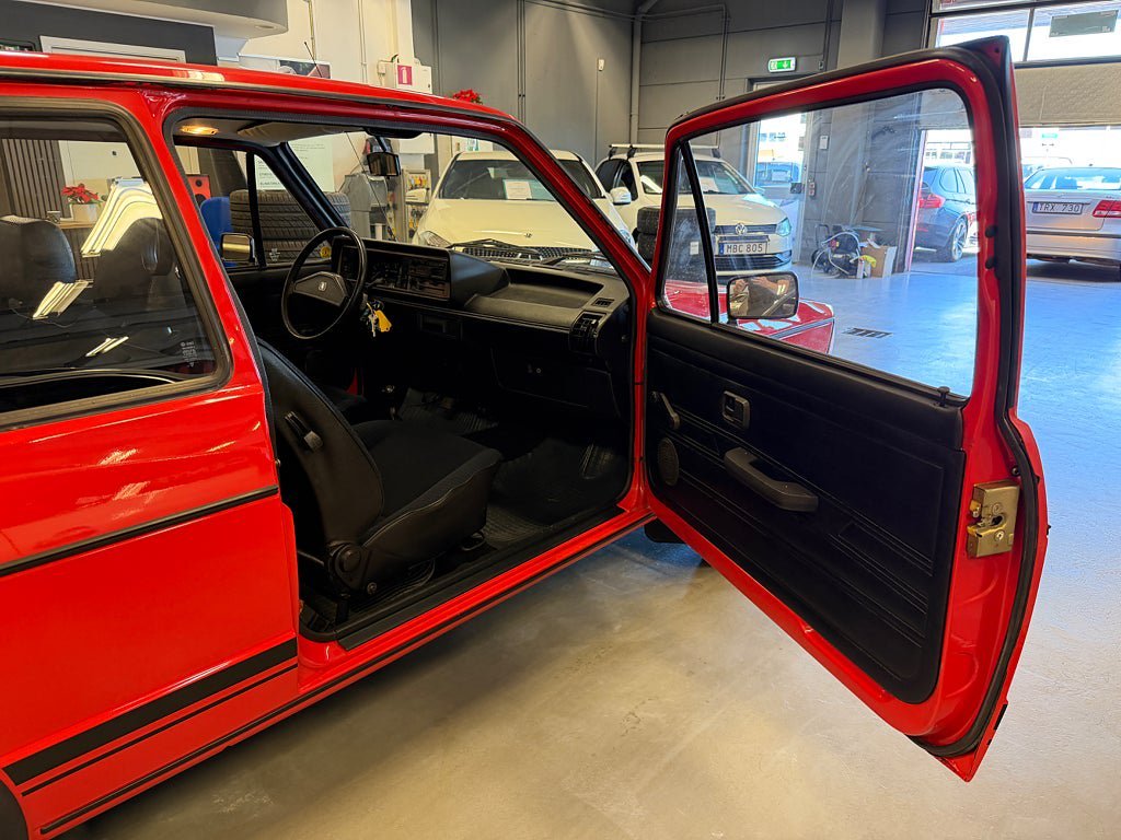 Vehicle Image 28