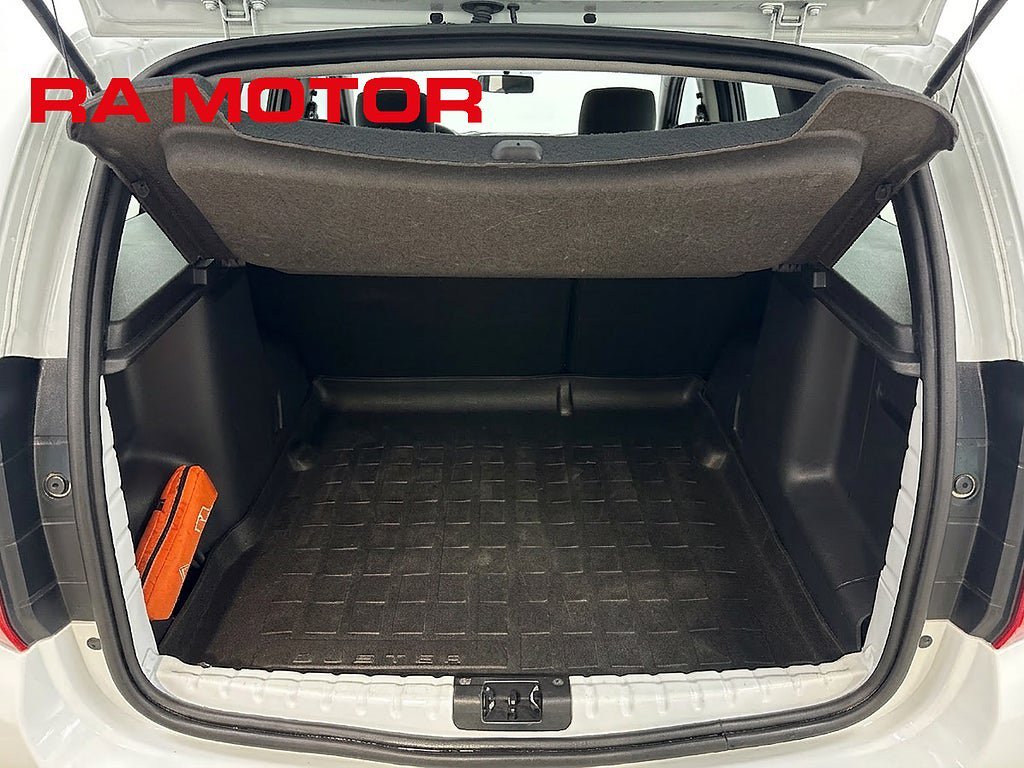 Vehicle Image 25