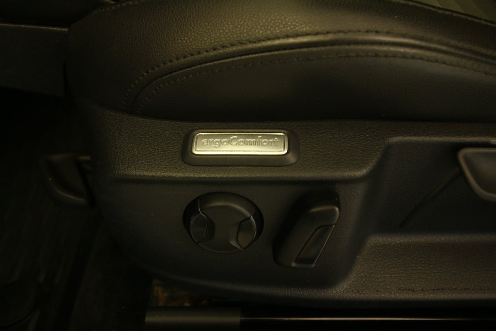 Vehicle Image 24