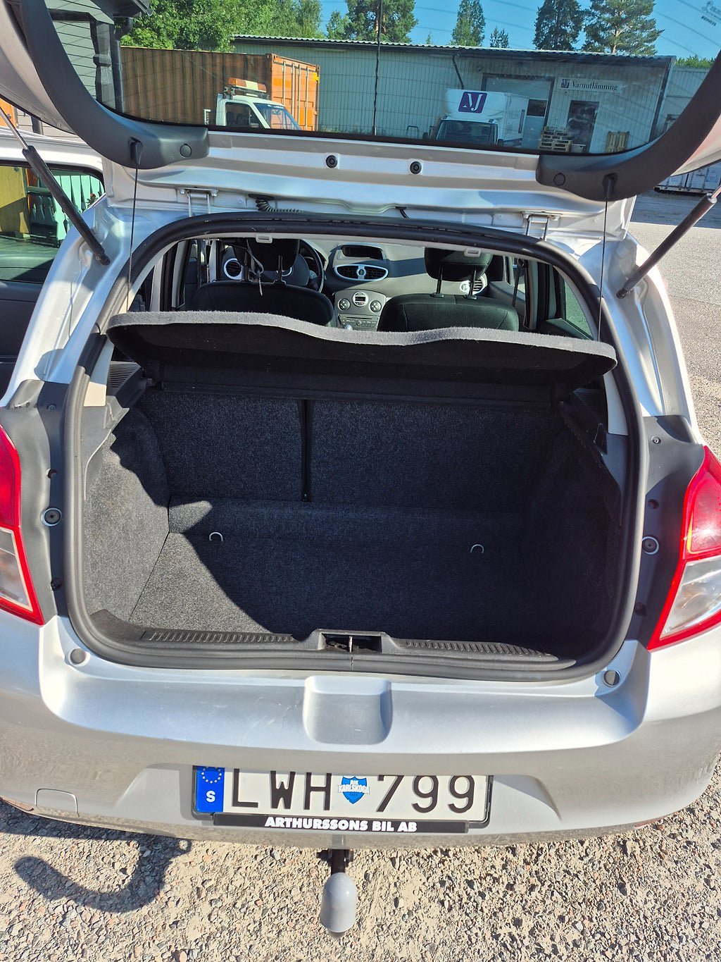 Vehicle Image 6