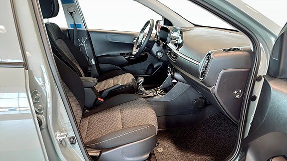 Vehicle Image 7