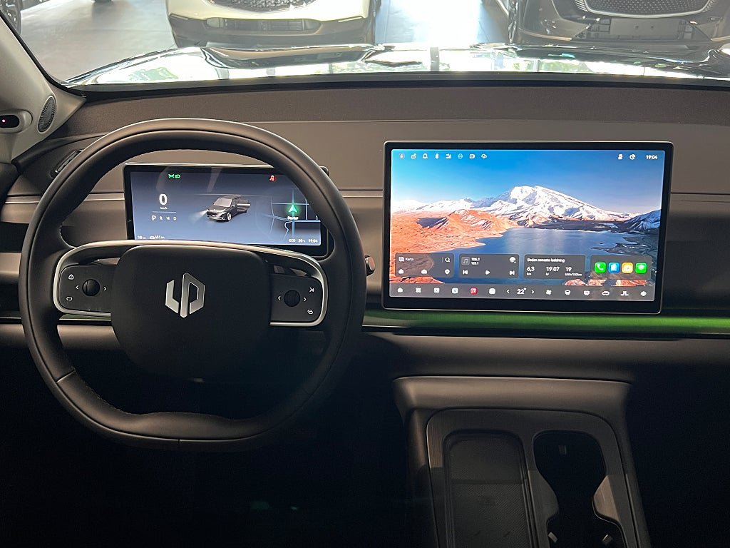 Vehicle Image 16