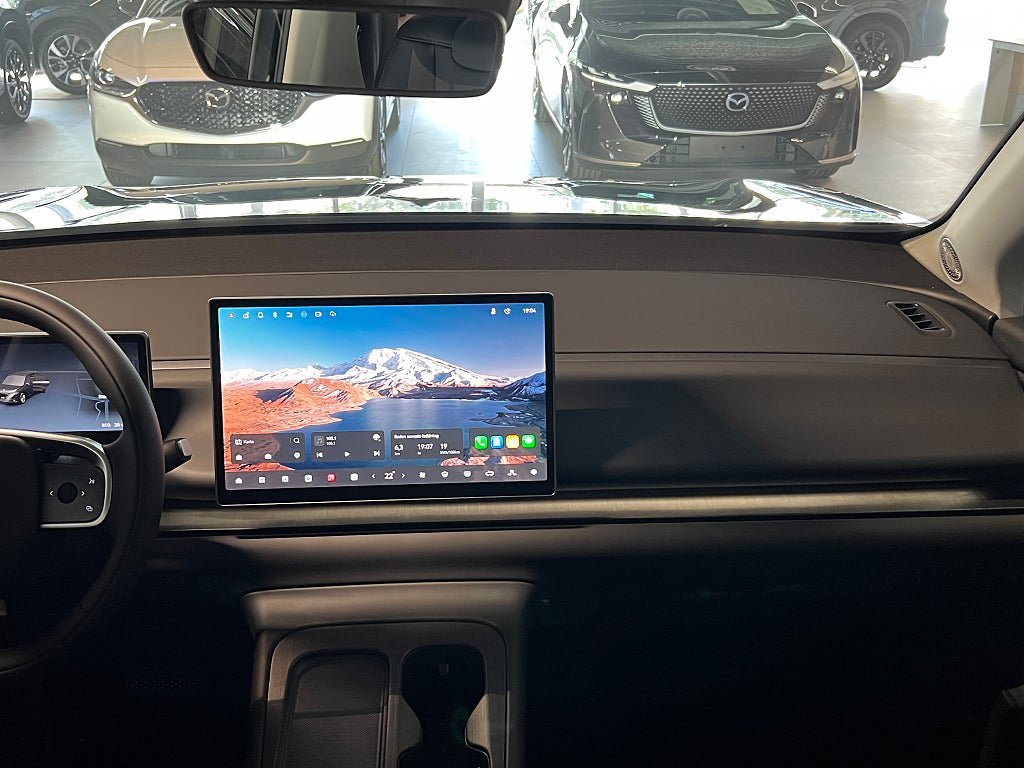Vehicle Image 16