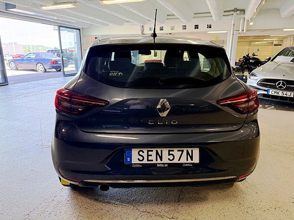 Vehicle Image 8