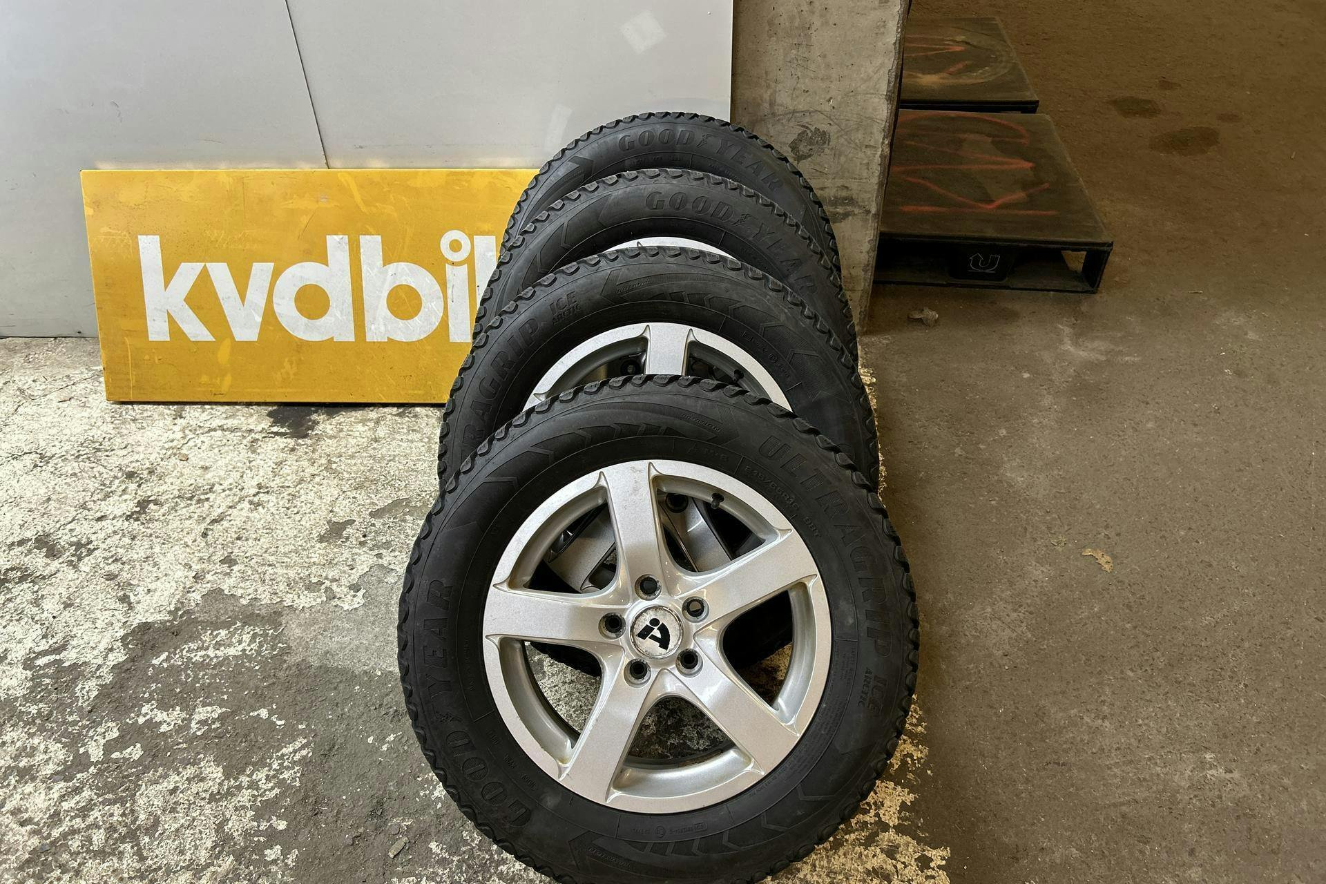 Vehicle Image 14