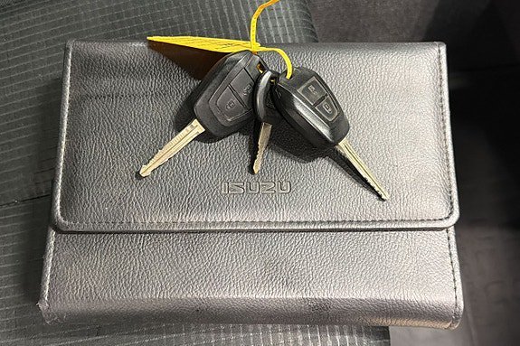 Vehicle Image 25