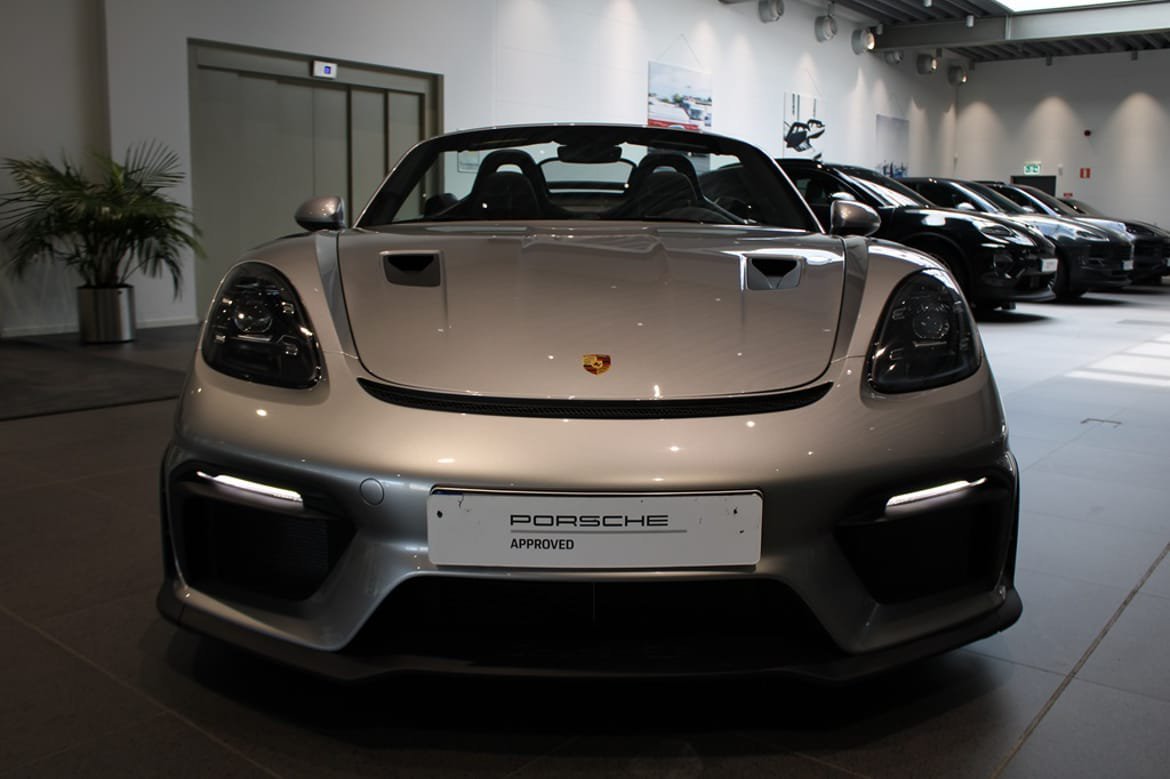 Vehicle Image 6