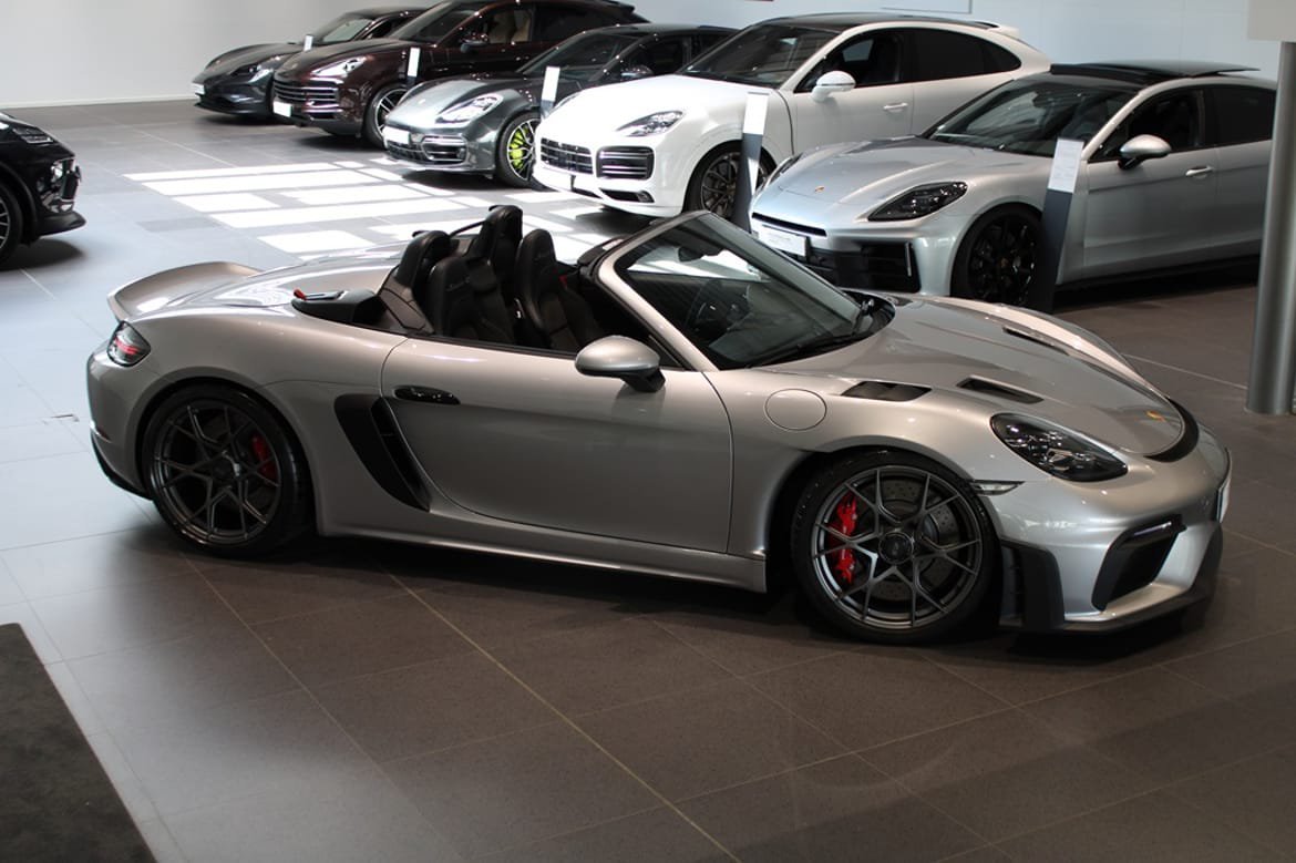 Vehicle Image 8