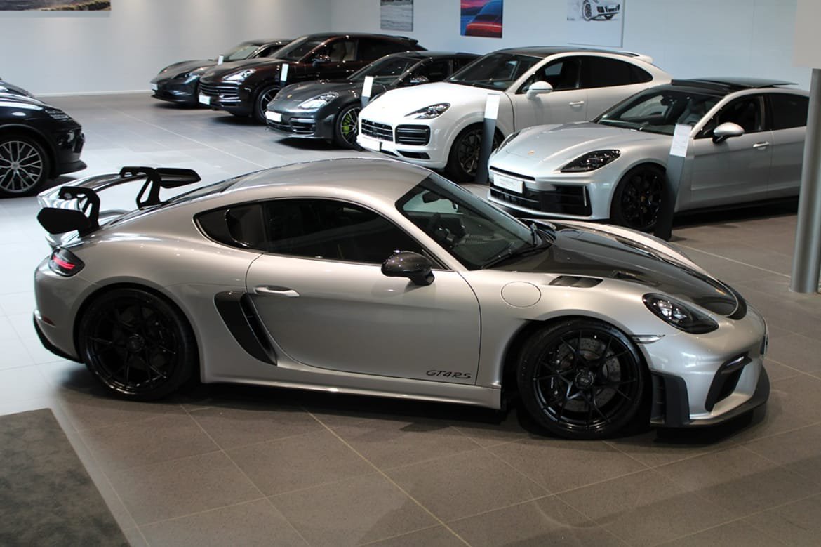 Vehicle Image 9