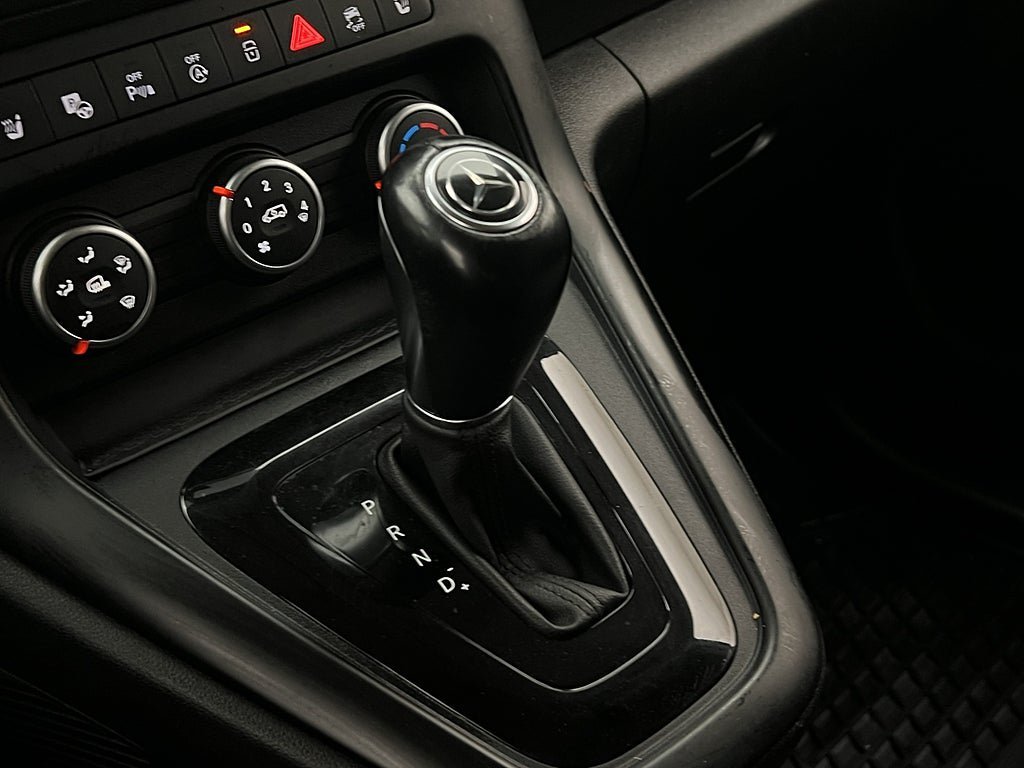 Vehicle Image 25