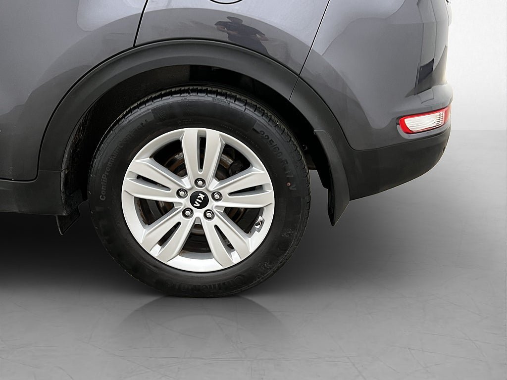 Vehicle Image 25