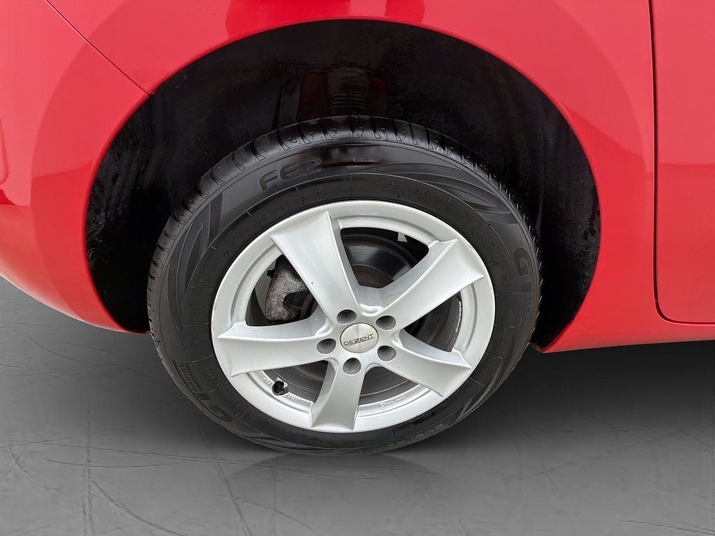Vehicle Image 12