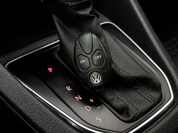 Vehicle Image 24
