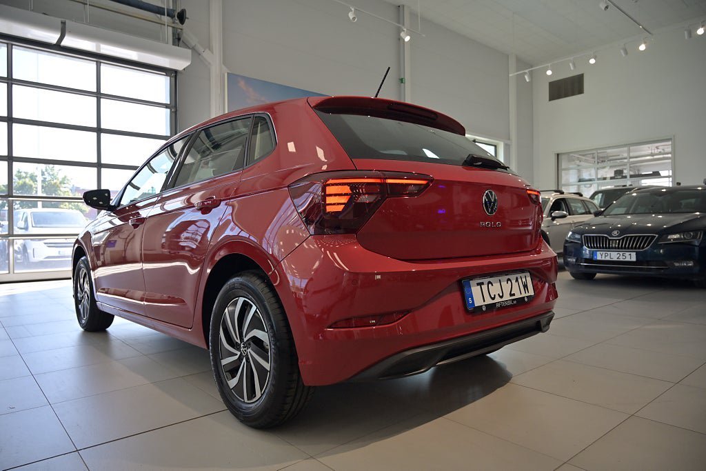 Vehicle Image 8