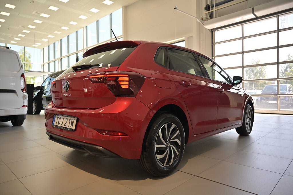 Vehicle Image 10