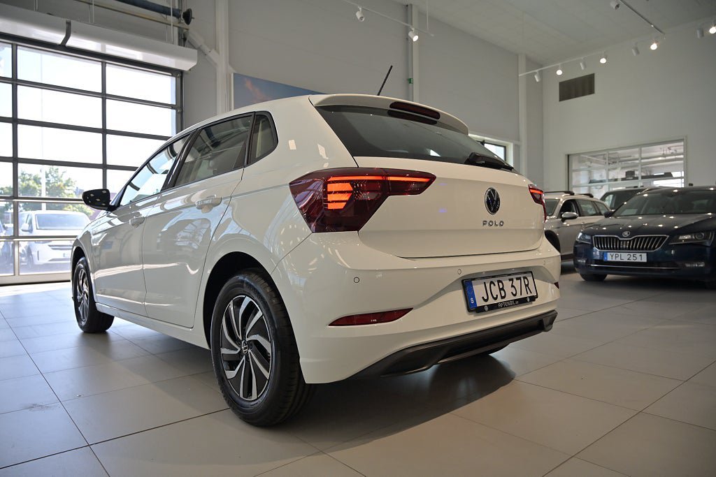 Vehicle Image 8