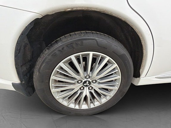 Vehicle Image 32