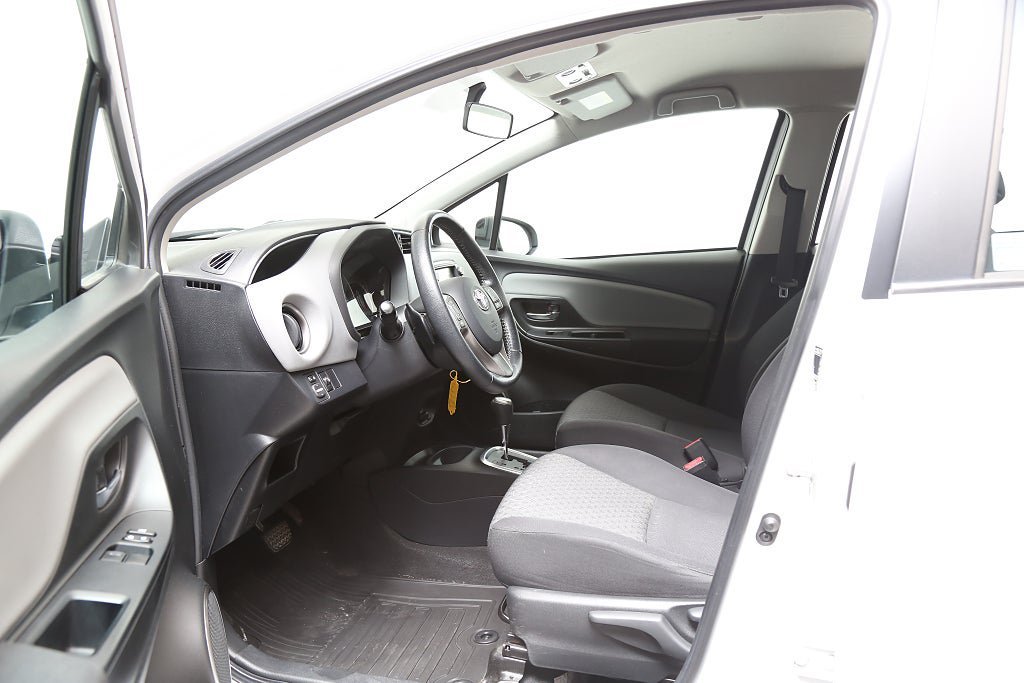 Vehicle Image 8
