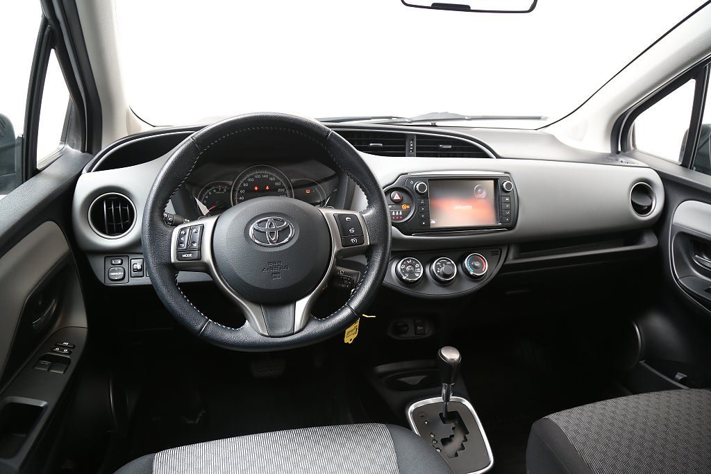 Vehicle Image 12