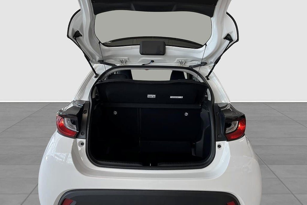 Vehicle Image 12