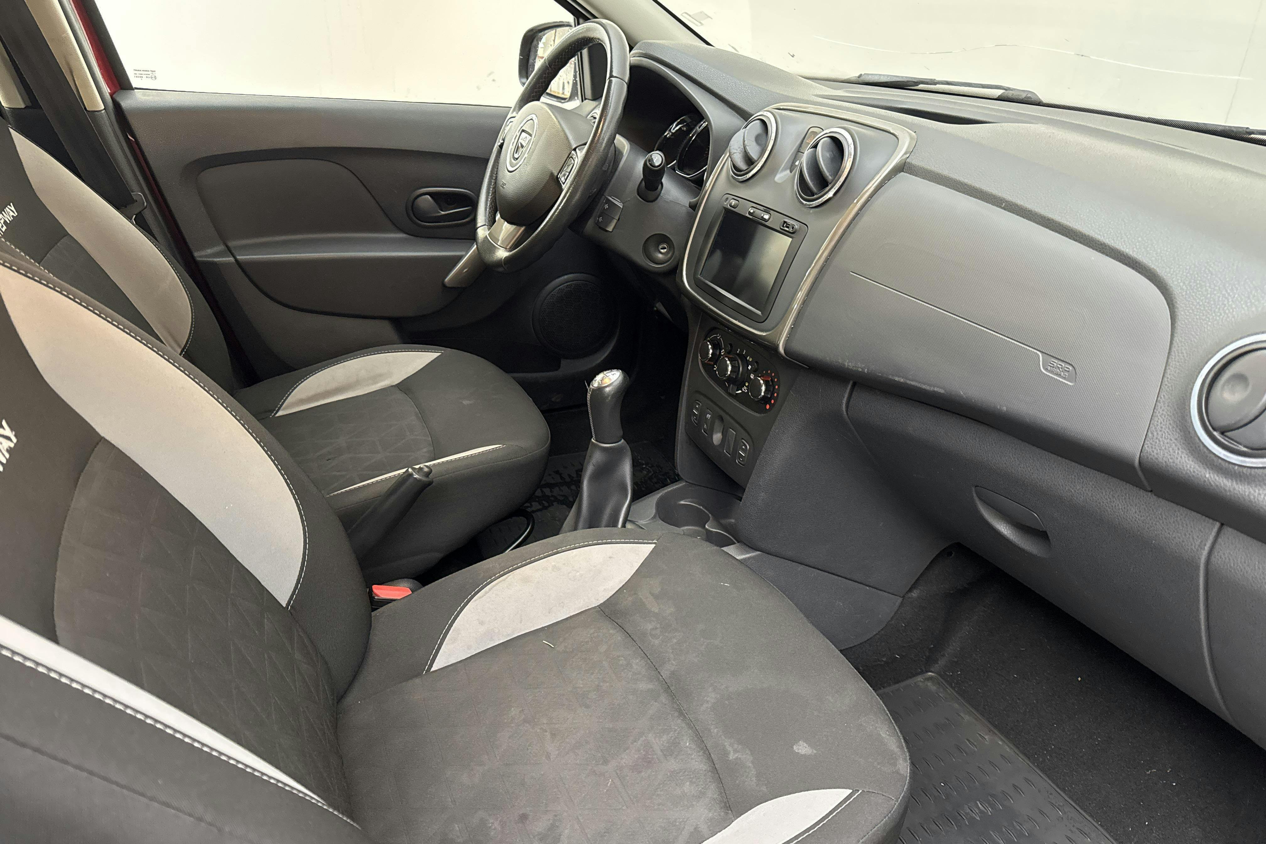 Vehicle Image 9