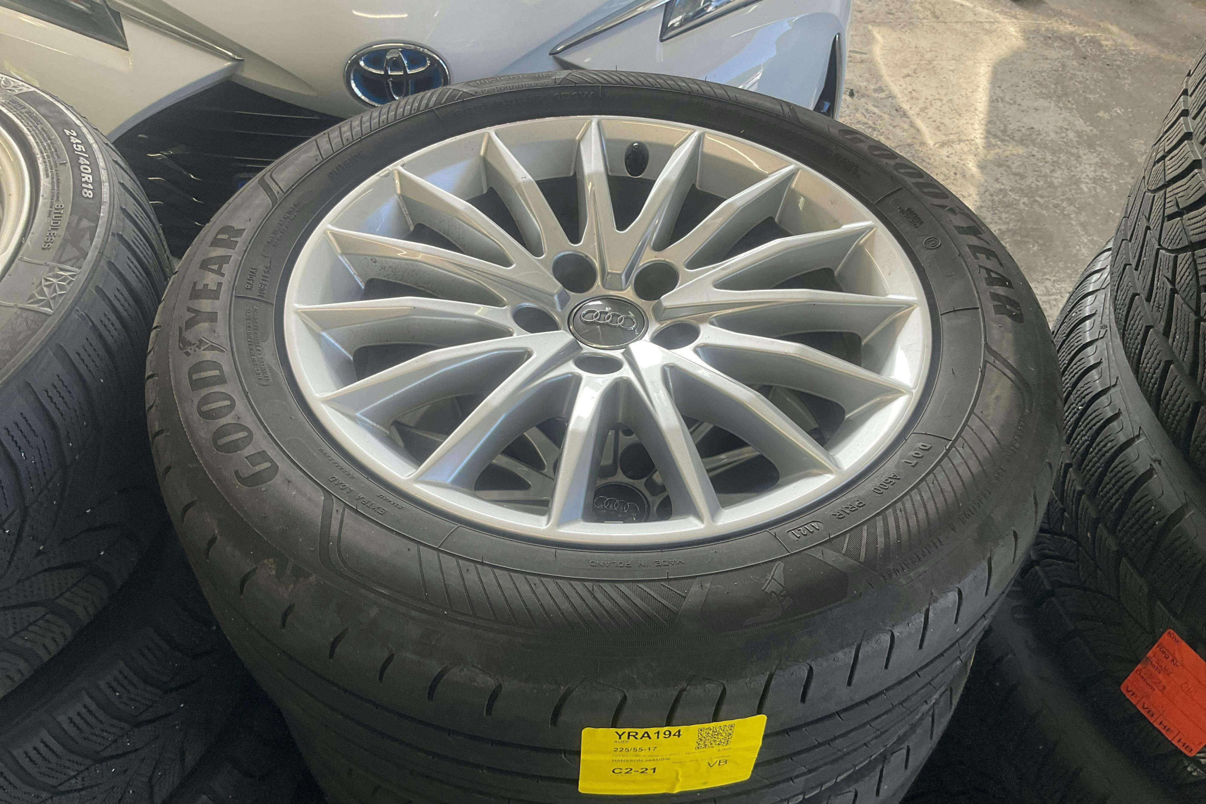 Vehicle Image 13