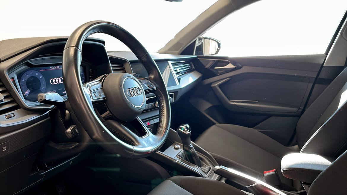 Vehicle Image 7
