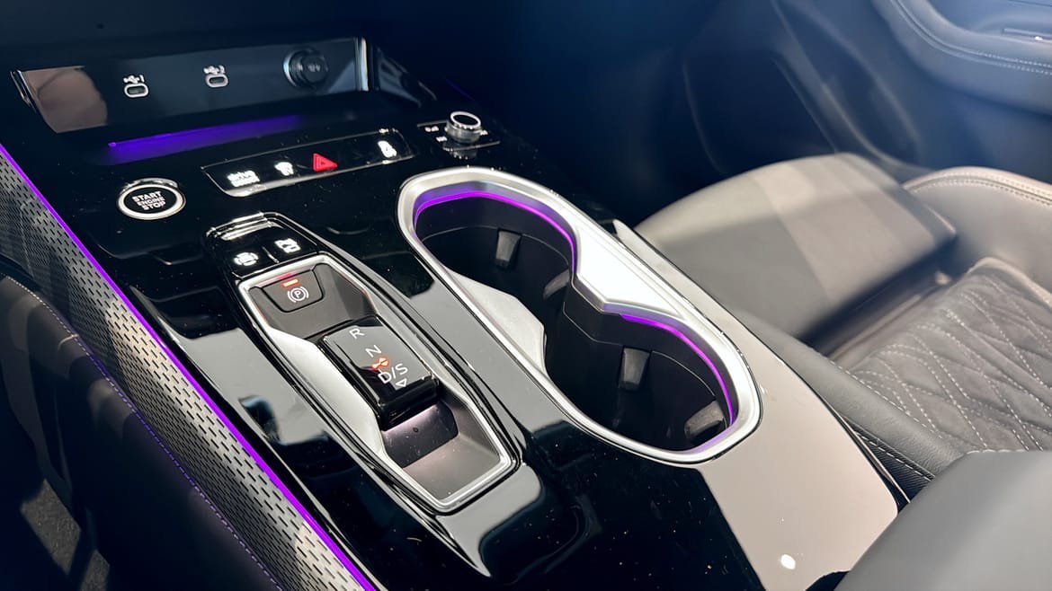 Vehicle Image 14