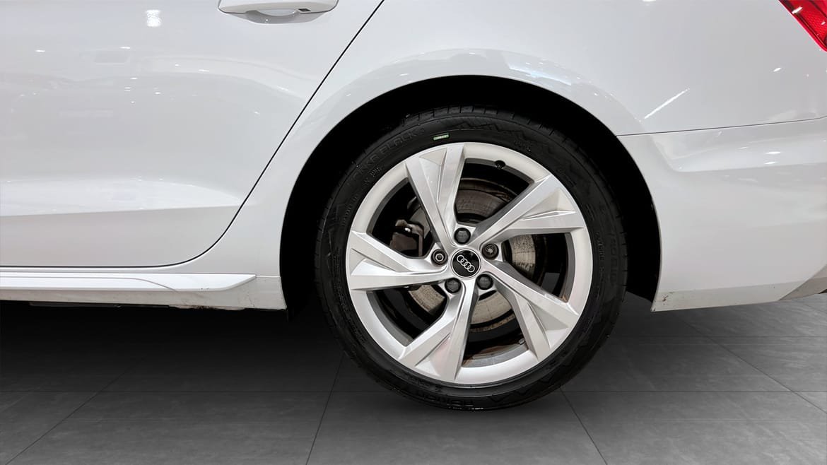 Vehicle Image 6