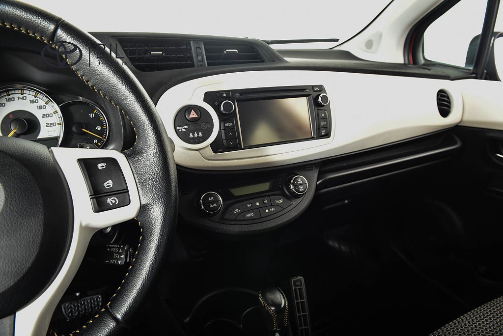 Vehicle Image 13