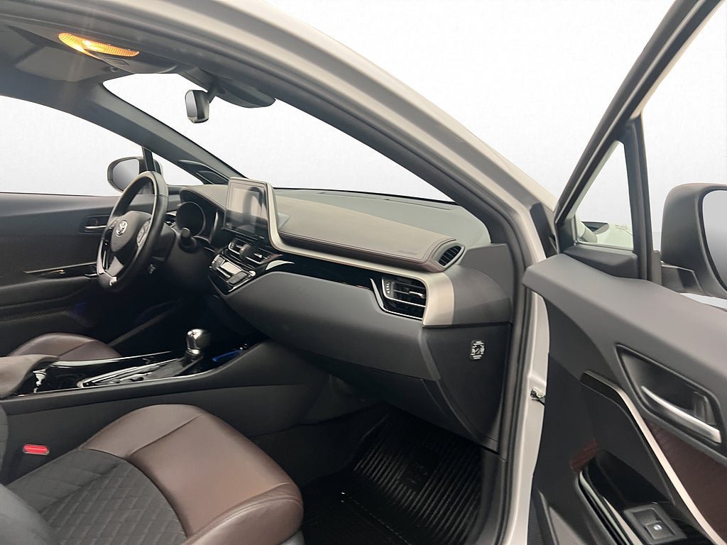 Vehicle Image 12